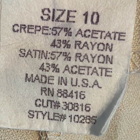 Vintage Wayne Diamond design hooded three button vest with tie waist. - Picture 7 of 8